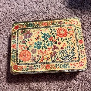 Vintage Floral Tin - Reserved for best SIL everrr: Lisa